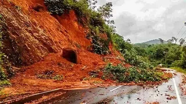 දිස්ත්රික්ක කිහිපයකට නායයෑම් පූර්ව අනතුරු ඇඟවීම්