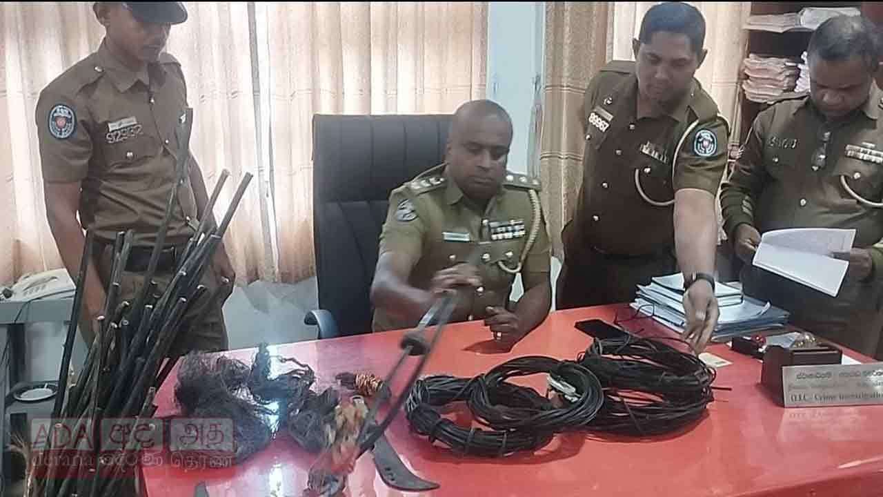 දුරකථන රැහැන් කපා තඹ කම්බි සොරකම් කළ දෙදෙනෙකු මාට්ටු..