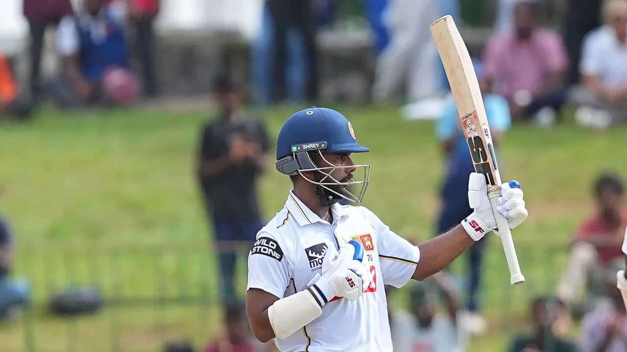 දෙවන ටෙස්ට් තරගයේදී සොනාල් දිනූෂගෙන් ශතකයක්