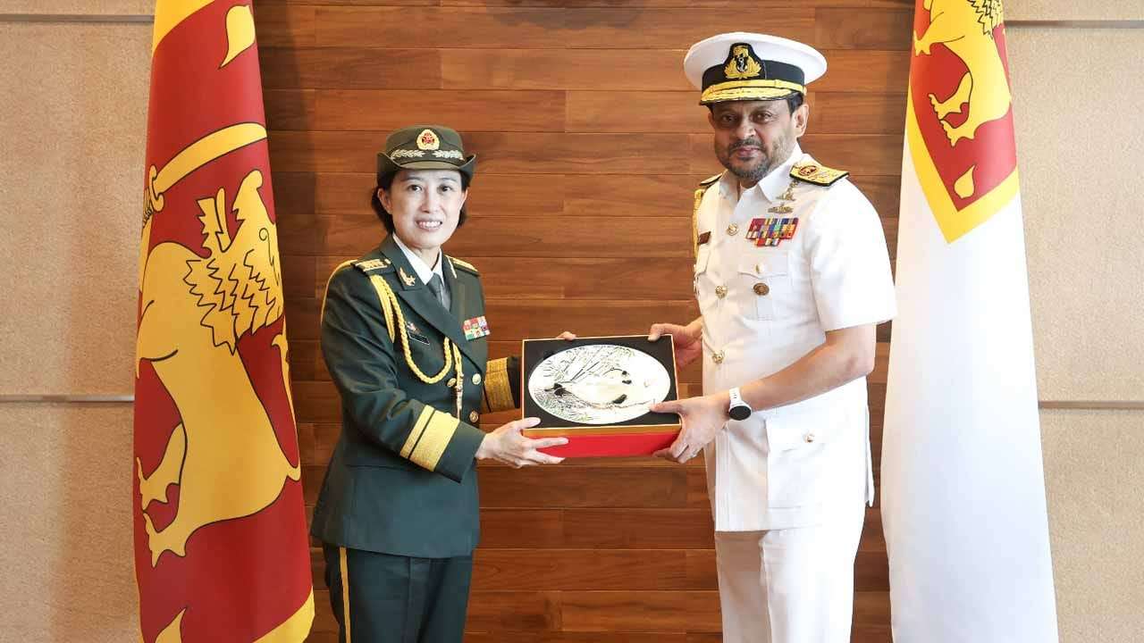 මෙරට චීන තානාපති කාර්යාලයේ ආරක්ෂක උපදේශක සහ නාවික හමුදාපති අතර හමුවක්