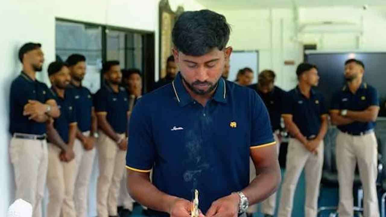 ශ්රී ලංකා ක්රිකට් කණ්ඩායම එංගලන්තය බලා පිටවයයි