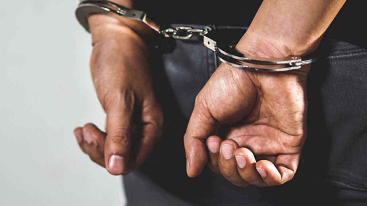 සූක්ෂම ලෙස සඟවා රටින් පන්නන්න හැදූ පක්ෂීන් 100කට අධික සංඛ්යාවක් සමඟ ලාංකිකයෙකු ඉන්දුනීසියාවේදී මාට්ටු