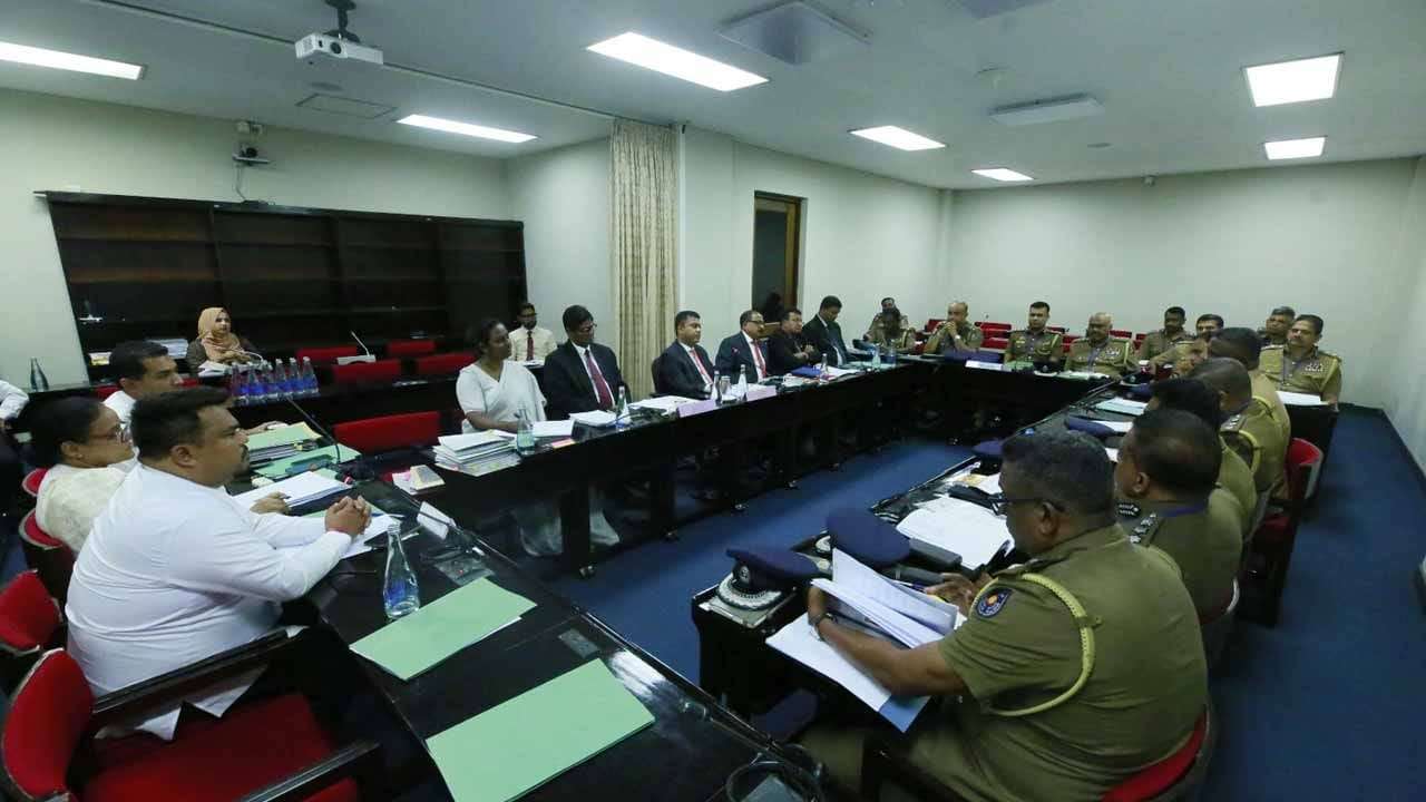 දිට්වා පාර්ලිමේන්තු කාරක සභාවට ගෙන්වූ හිටපු පාර්ලිමේන්තු මන්ත්රී