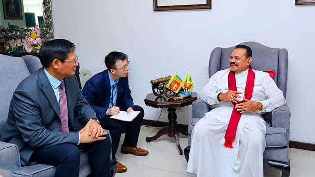 මෙරට නව චීන තානාපති සහ හිටපු ජනපති මහින්ද රාජපක්ෂ අතර හමුවක්