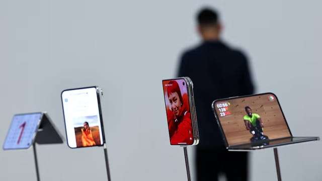 Apple ප්රථම වතාවට ගෙන ආ නම්යශීලී දුරකථනය