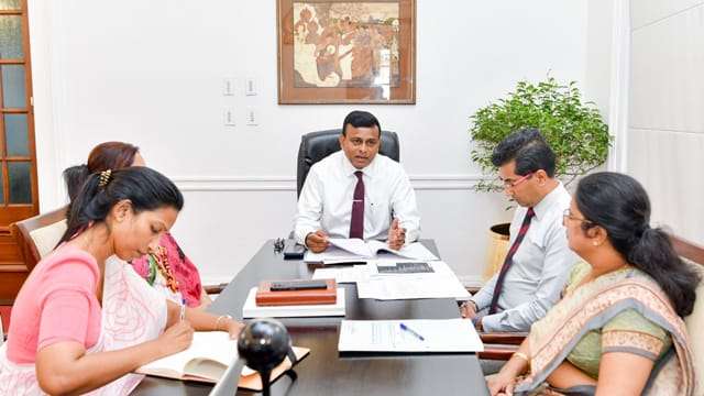 නැගෙනහිර වෙරළ තීරයේ ඉඩම් අවභාවිතය ගැන මාස 2ක් අතුළත වාර්තාවක් ඉල්ලයි