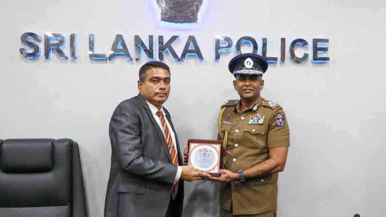 පොලිස් සේවයට සමුදෙන අජිත් රෝහණට පොලිස්පතිගෙන් සුවබර විශ්රාම දිවියකට සුබපැතුම්