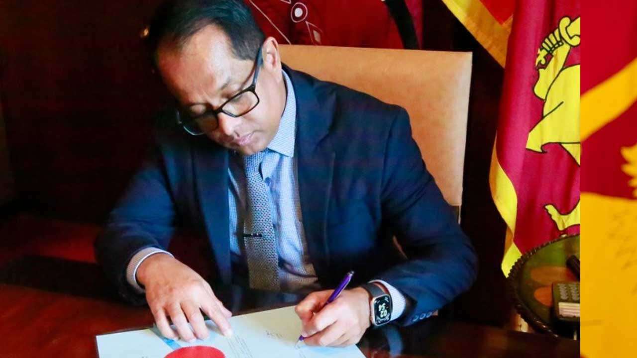 ආරක්ෂක මාණ්ඩලික ප්රධානී (ඉවත් කිරීමේ) පනත් කෙටුම්පතට කථානායකගේ සහතිකය