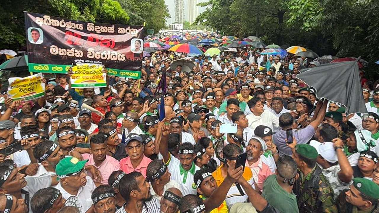 නායකත්වය ගැන සජිත්ට ප්රජාතන්ත්රවාදය සුරැකීම සඳහා වන නිදහස් සටන් මධ්යස්ථානයෙන් ප්රශ්න වැලක්