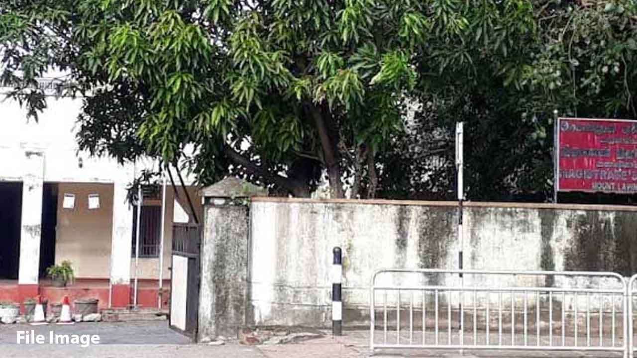 'බඩෝවිට අසංක - කොස් මල්ලි' පාර්ශ්වයේ දෙදෙනෙකු ගුටිබැට හුවමාරුවක