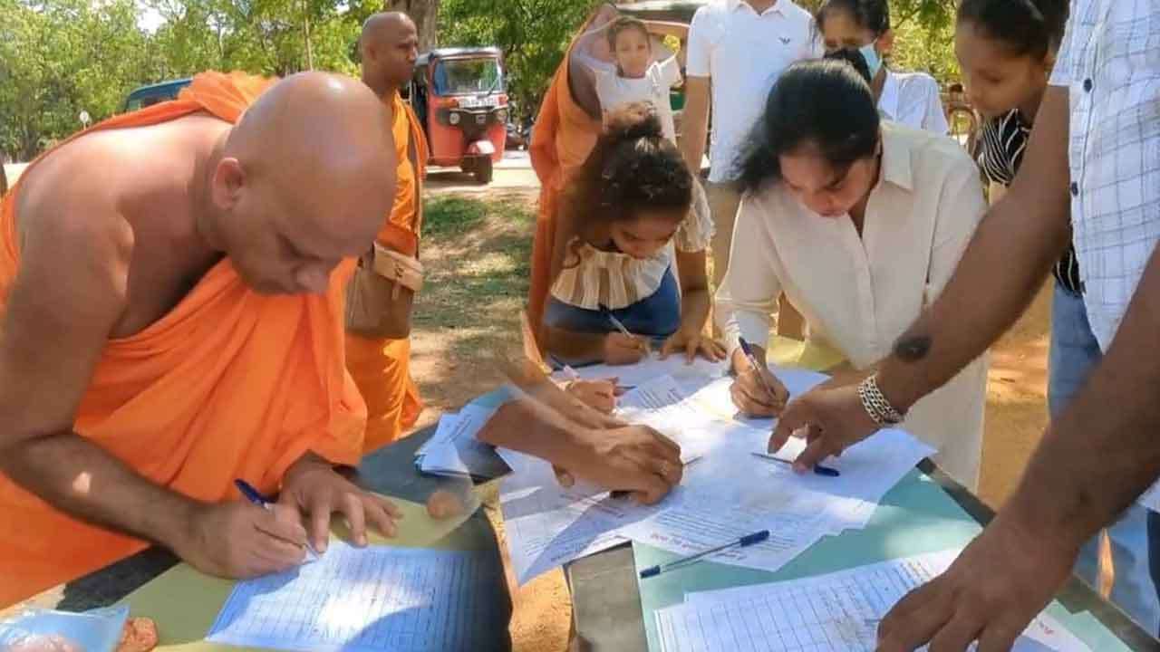 ඥානසාර හිමිට ජනාධිපති සමාව ඉල්ලා අත්සන් ලක්ෂ 50ක් එකතු කිරීමේ පෙත්සමක්