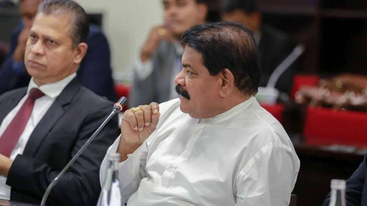 නීති විරෝධී ධීවර කටයුතු මැඩලීම සඳහා දිස්ත්රික් කමිටු පිහිටුවීමට පියවර