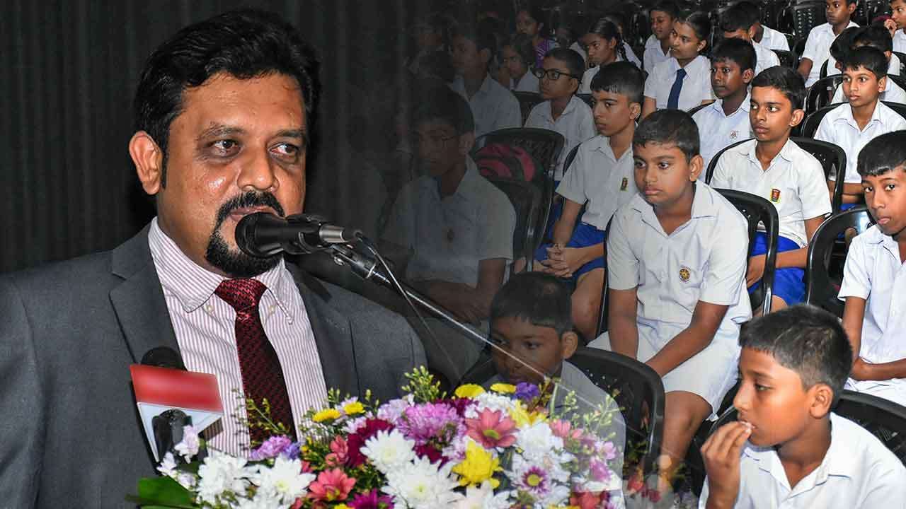 අලුත් දෑ තනන දරුවන් බිහිකිරීම රටේ අනාගතය ගොඩනැගීමයි