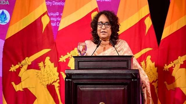 ජනතාව ප්රතිලාභීන් පමණක් කරන ක්රමයෙන් රජය සම්පූර්ණයෙන්ම බැහැර වෙනවා - අගමැති හරිනි