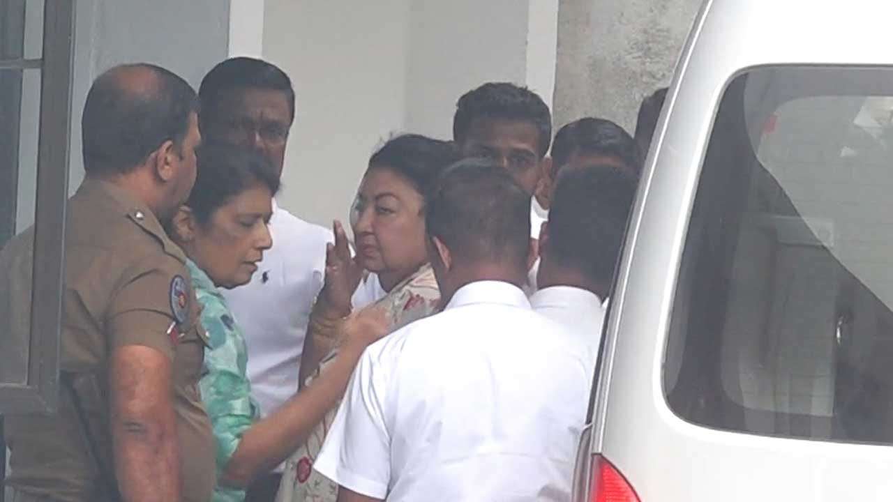 ශිරන්ති අල්ලස් කොමිසමට රැගෙන එයි