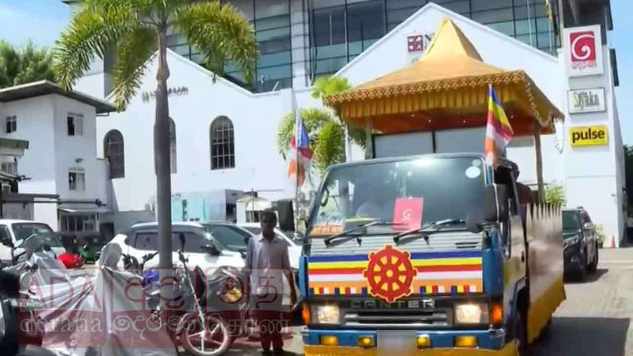 දෙරණට වැඩම කළ කොත්වහන්සේ සහ චූඩා මාණික්යය අද කඩවත රන්මුතුගල රජමහා විහාරය වැඩම කෙරේ