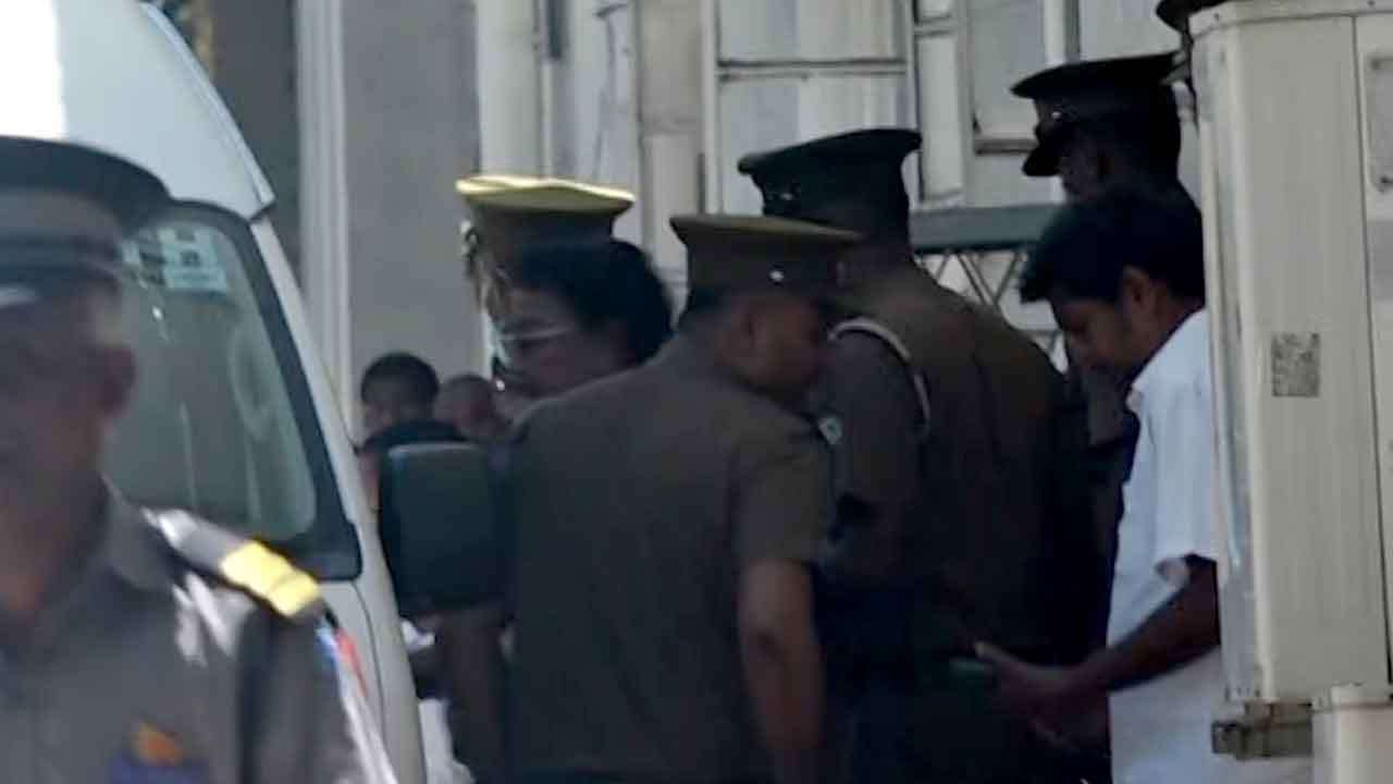 ශිරන්ති අක්ෂි රෝහලෙන් රැගෙන යයි