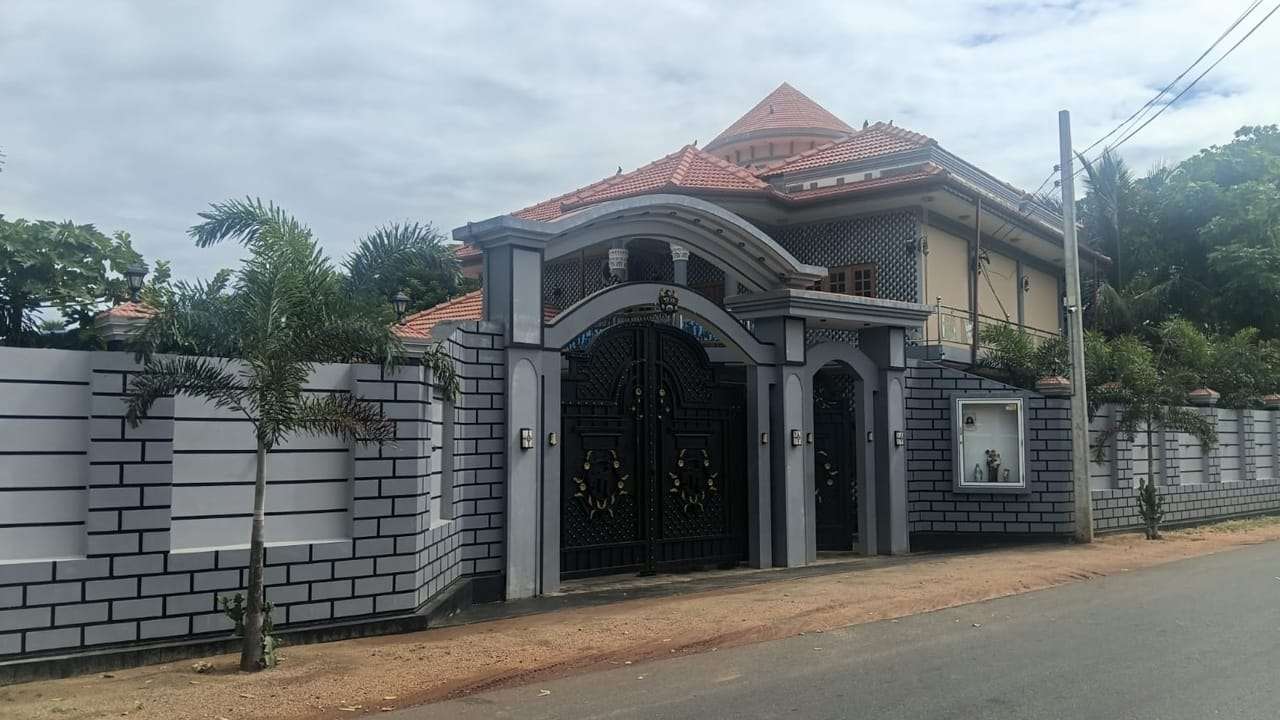 කේරළ ගංජා ජාවාරම්කරුවකුගේ කෝටි හතක් වටිනා දේපොළ තහනම් කරයි