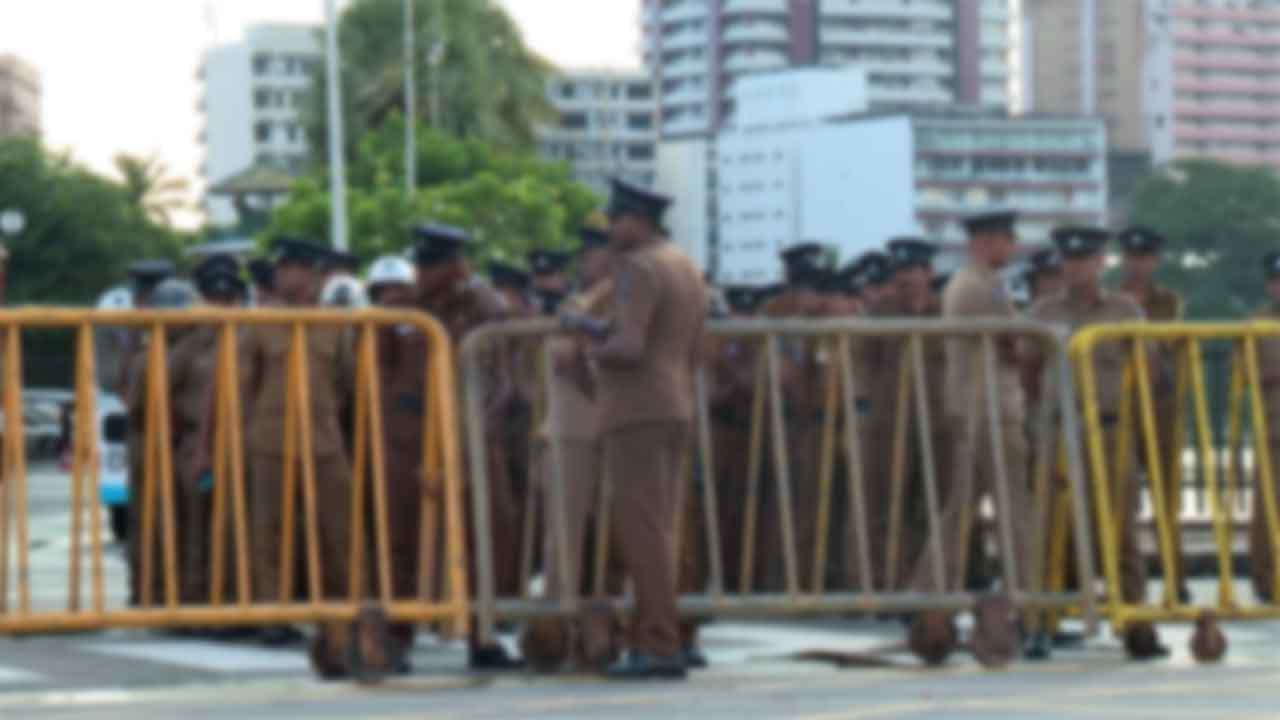භික්ෂු විරෝධතාව හේතුවෙන් වසා දැමුණු ගාලු පාර විවෘත කෙරේ