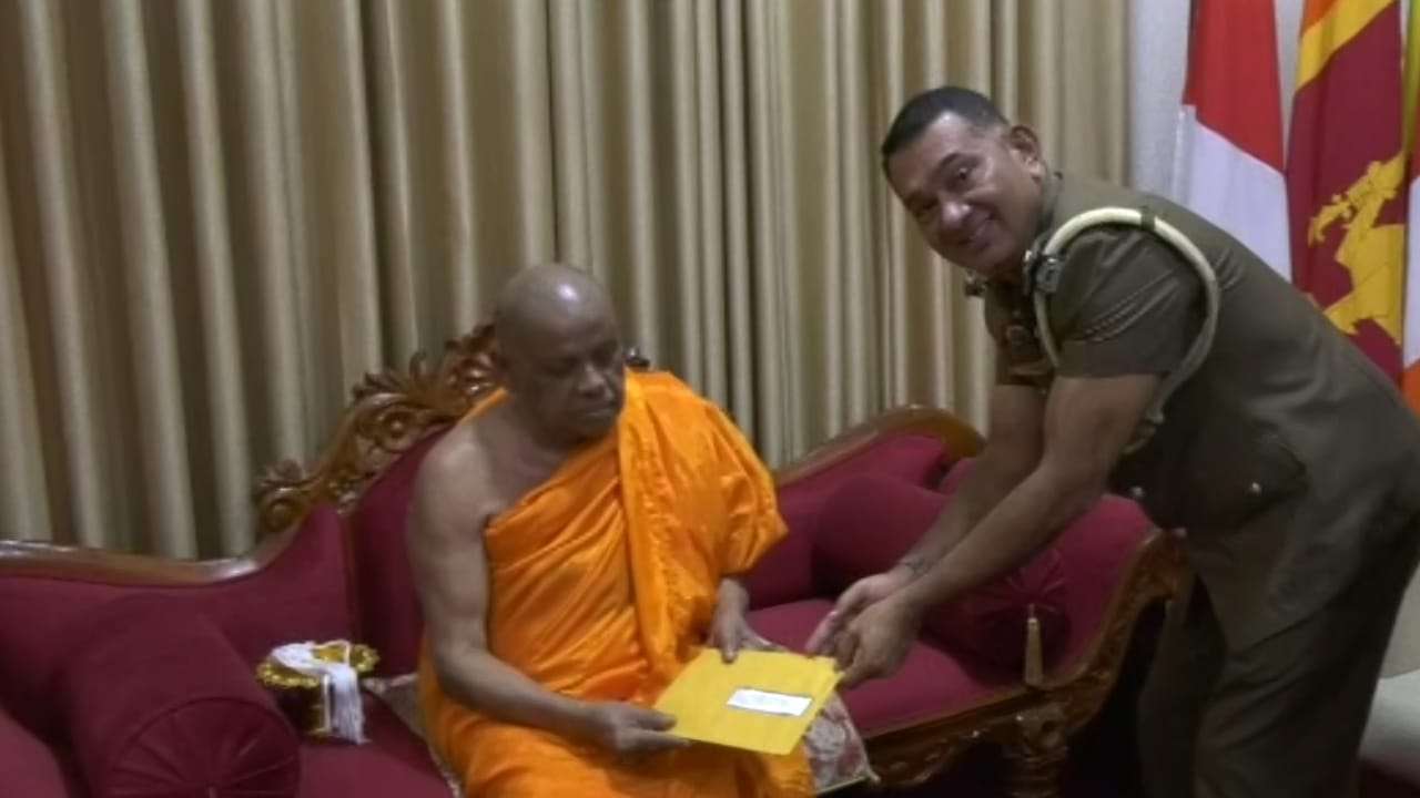 ඥානසාර හිමිට සමාව දෙන ලෙසට අස්ගිරි මහා නාහිමි ඉල්ලයි