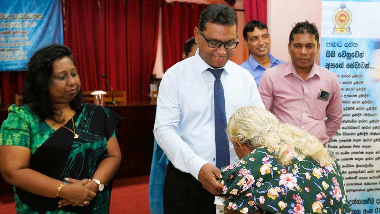 ආබාධ සහිත පුද්ගලයන් සඳහා අවශ්ය ආධාරක උපකරණ ලබාදීමට රුපියල් මිලියන 21ක් වෙන් කෙරේ