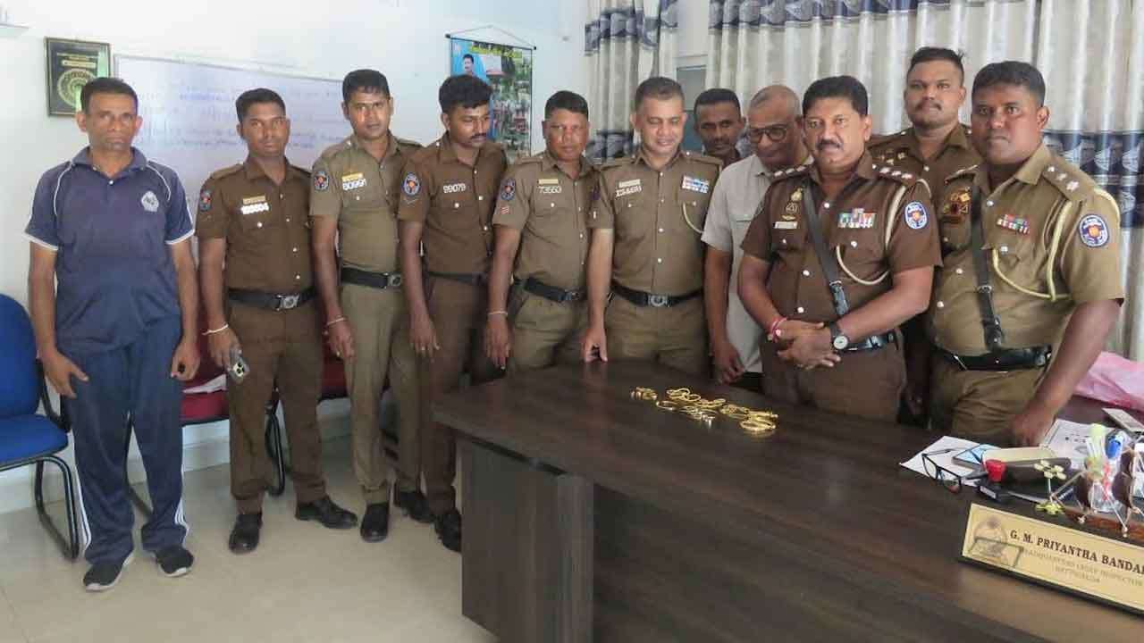 මඩකලපුවේ නිවසක් බිඳ රන් භාණ්ඩ කොල්ලකෑ සැකකරු අත්අඩංගුවට