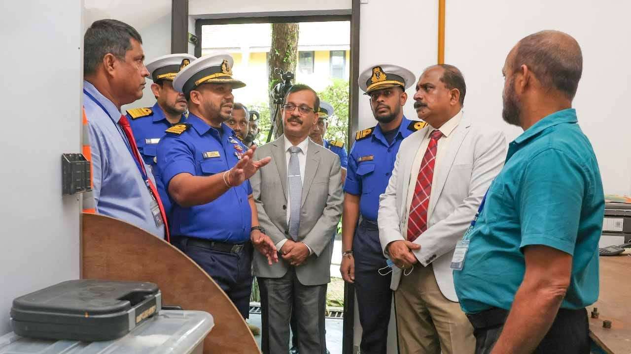 වෙළෙඳ නෞකා ආරක්ෂක කණ්ඩායම්වල නාවික හමුදා මෙහෙයුම් කටයුතු ආරක්ෂක නියෝජ්ය ඇමතිගේ නිරීක්ෂණයට