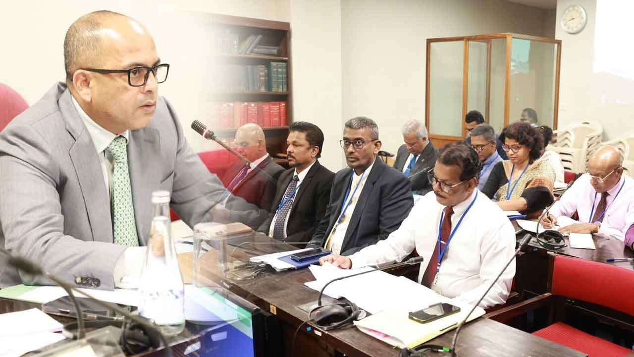 කොළඹ වරායේ ඉඩම් බදුදීම ඇතුළු කරුණු ගැන පූර්ණ වාර්තාවක් ඉල්ලයි