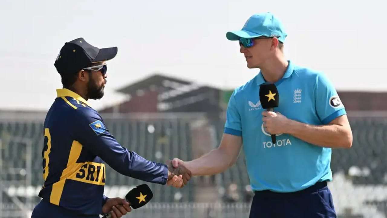 කාසියේ වාසිය දිනූ ශ්රී ලංකාව ප්රථමයෙන් පන්දුයැවීමට තීරණය කරයි