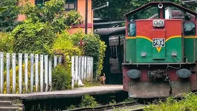 රඹුක්කන -පේරාදෙණිය හා ගම්පොළ අතර දුම්රිය ධාවනය නැවත දැනුම්දෙනතුරු අත්හිටුවයි