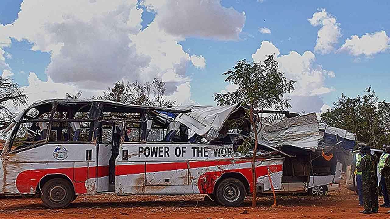 කෙන්යාවේ බස් රථ අනතුරකින් 24දෙනෙකු මරුට