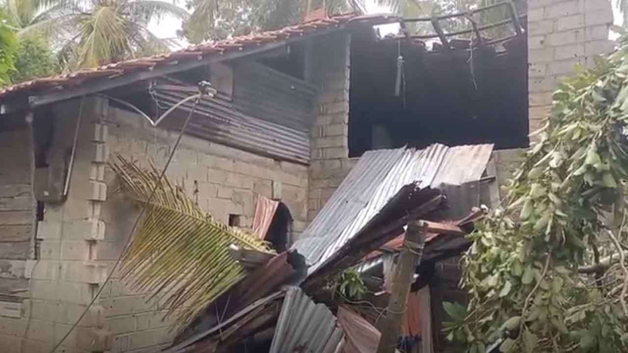 ඉරණවිල ප්රදේශයට හමා ගිය තද සුළඟකින් නිවාස රැසකට හානි