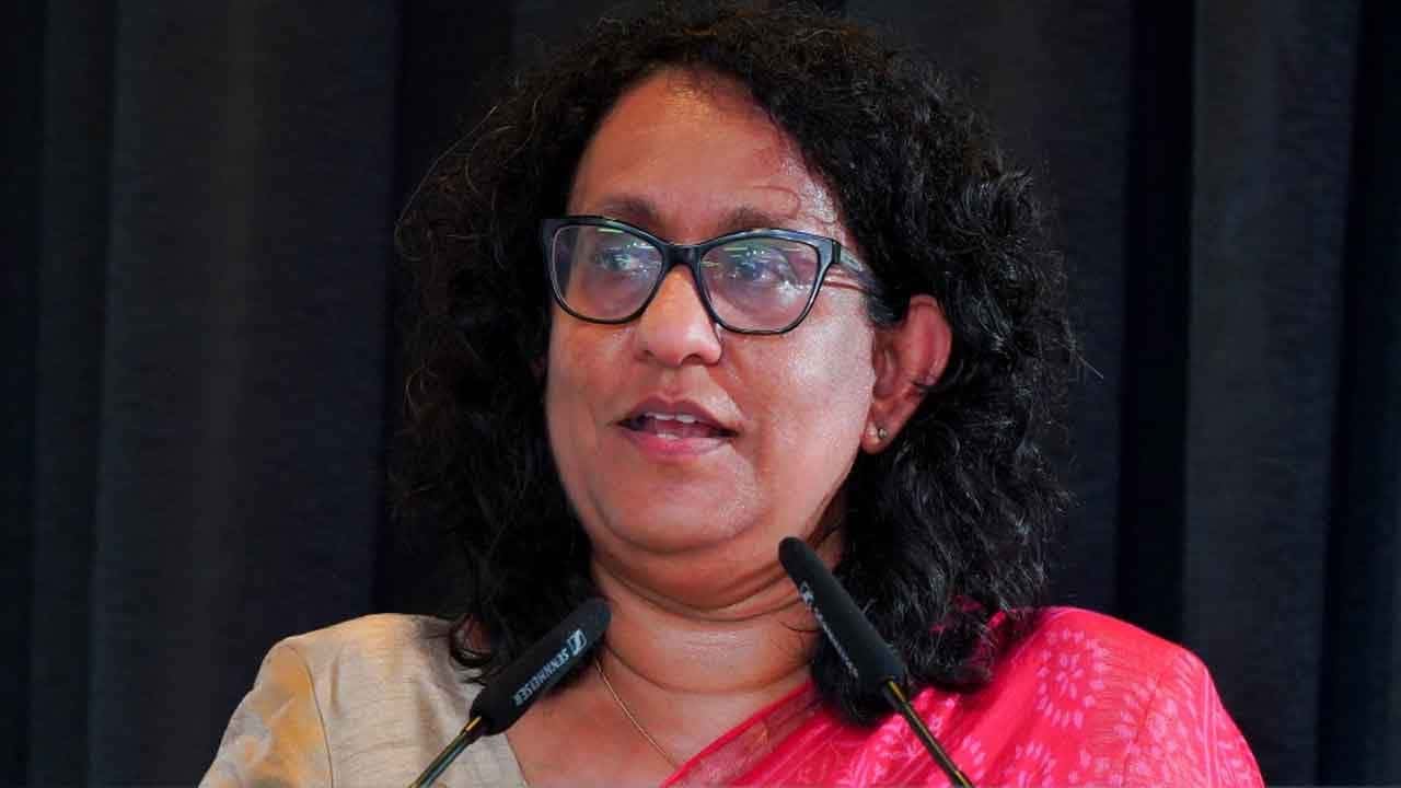 පාසල යනු විභාග සමත්වීම සඳහා පමණක් අධ්යාපනය ලබා දෙන තැනක් නොවෙයි - අගමැති