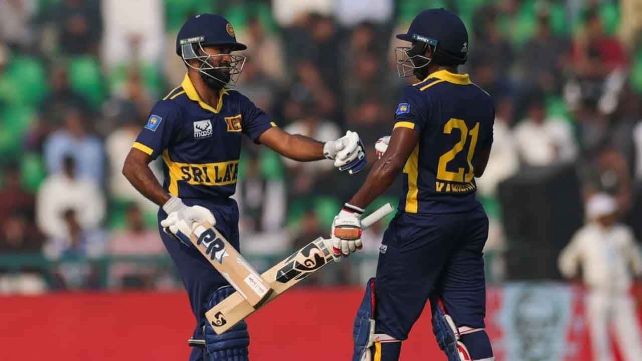 ශ්රී ලංකාවෙන් පාකිස්තානයට ලකුණු 326ක ඉලක්කයක්